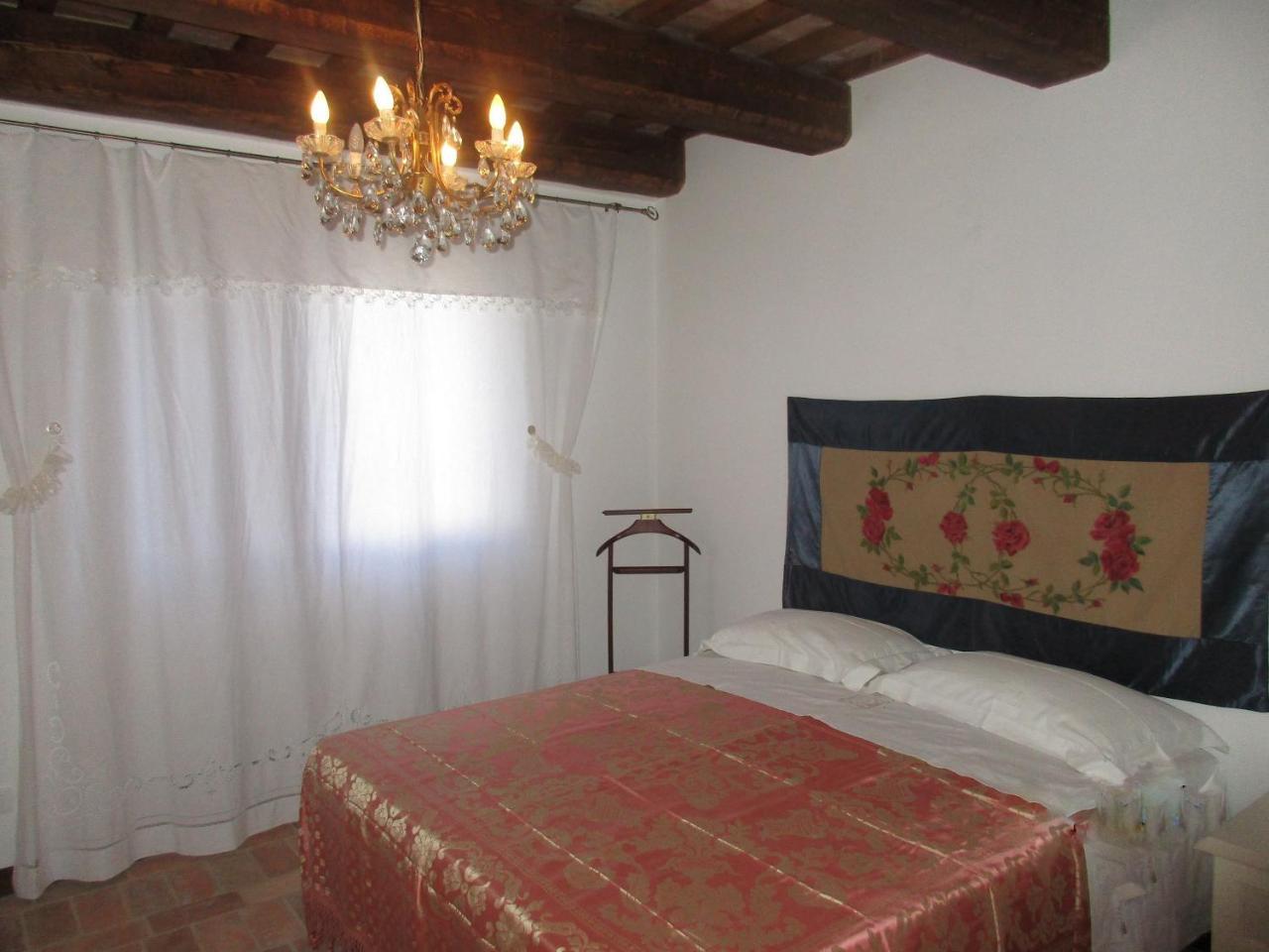 Casale San Martino Agriturismo Bio Sant'Angelo in Pontano ภายนอก รูปภาพ
