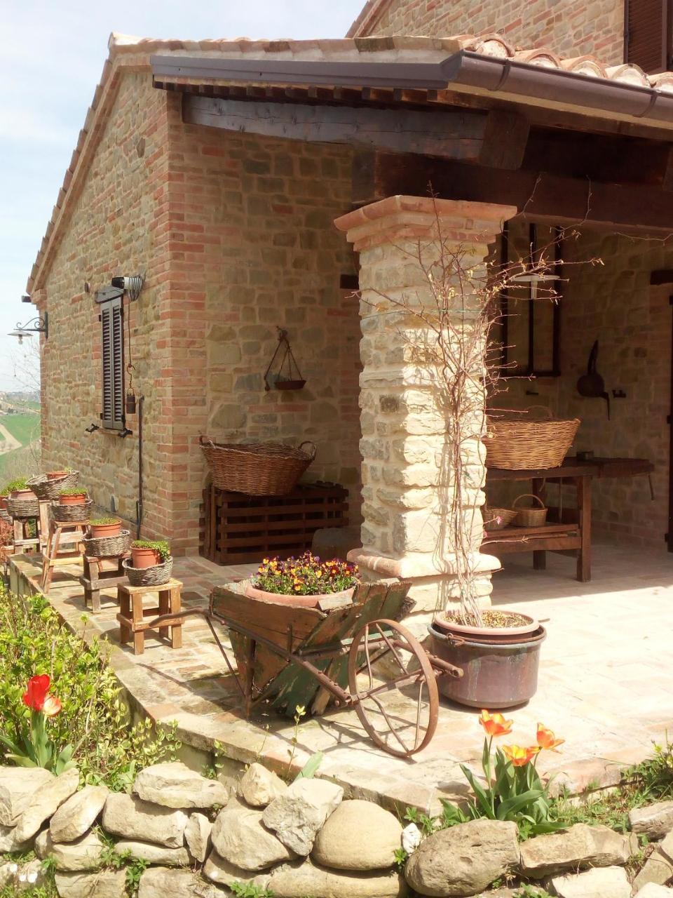 Casale San Martino Agriturismo Bio Sant'Angelo in Pontano ภายนอก รูปภาพ